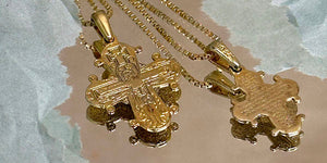 Bag om det populære Dagmarkors – tro, tradition og dåb