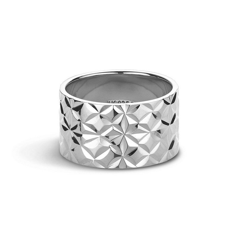 Jane Kønig Big Reflection ring i sølv str. 52 – bred sølvring med mønstret overflade fra Reflections-kollektionen.