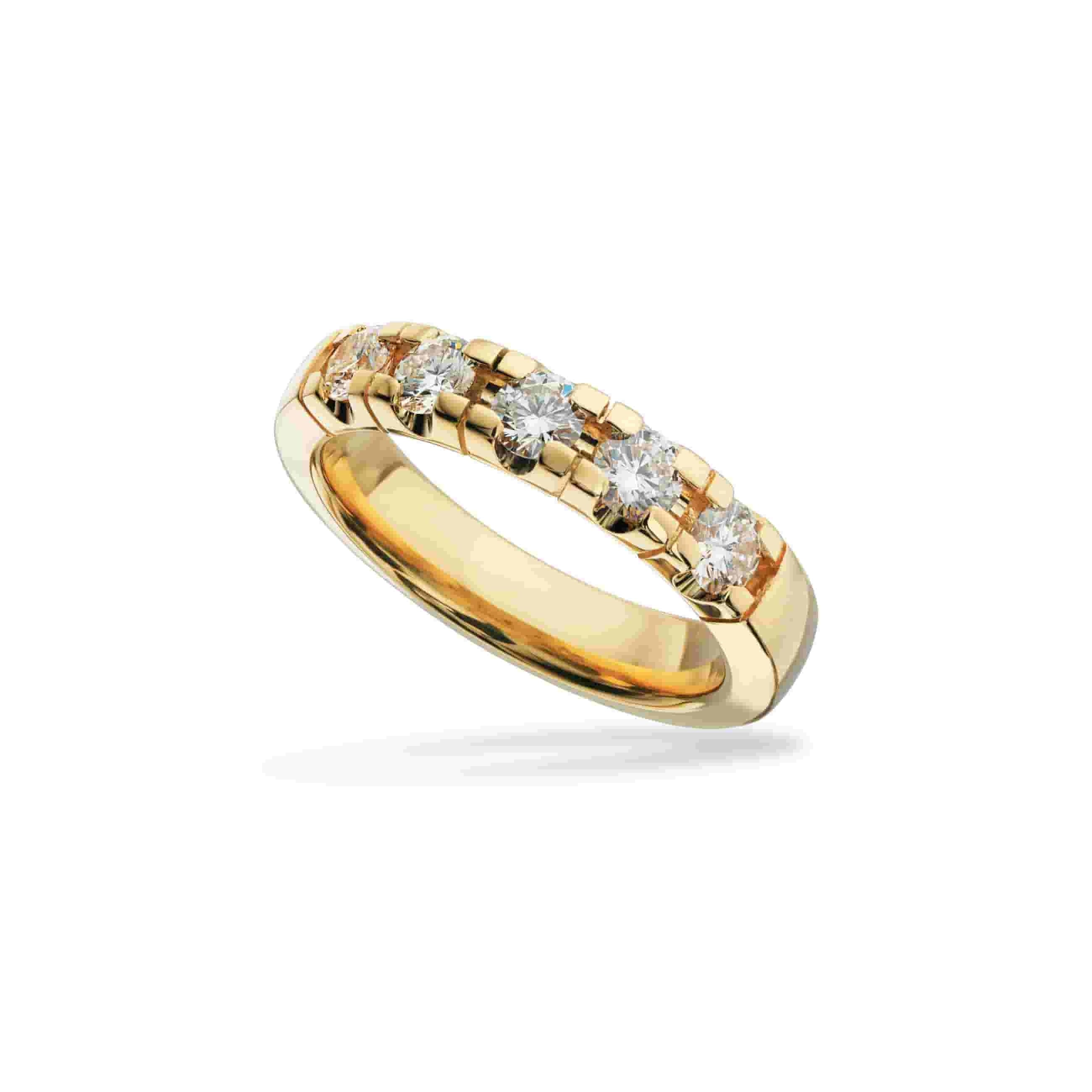 Grace alliancering fra Scrouples i 14 karat guld med 5 x 0,15 ct diamanter i rund facon.