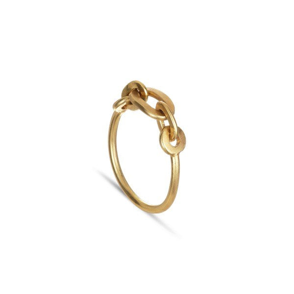 Jane Kønig ROW Chain ring i 18 karat forgyldt sølv med kædeled fra AW21-kollektionen.