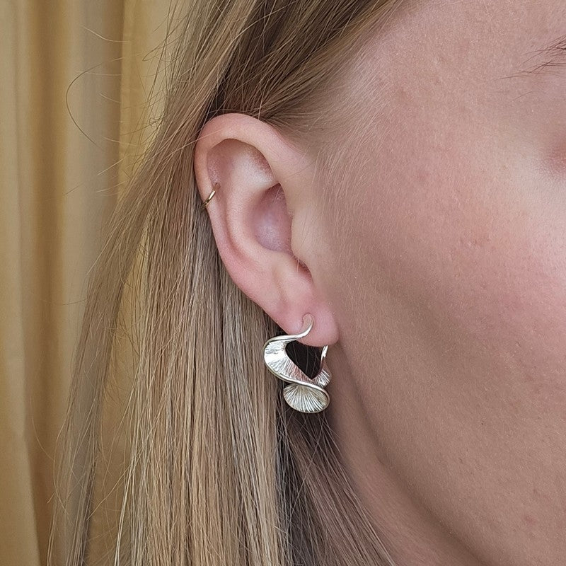 Aqua Dulce Rhumba medium creoler i sterlingsølv 25 mm