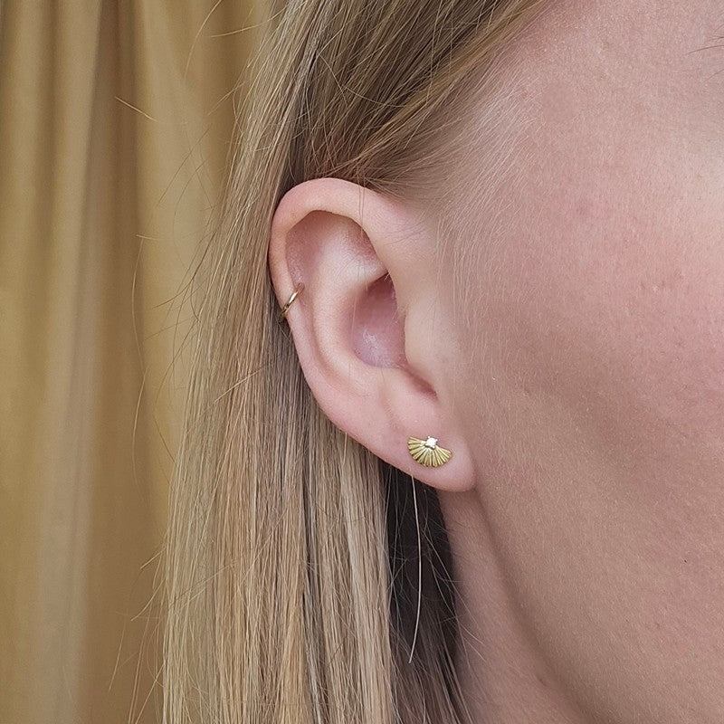 Aqua Dulce Kaya Fan ørestikker i forgyldt sølv med zirkonia, 8 mm