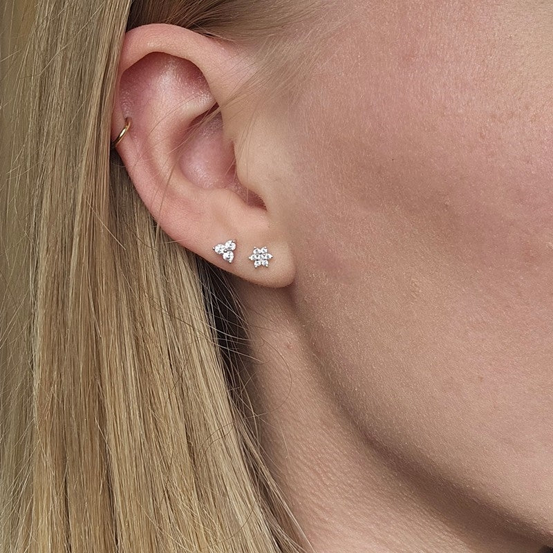 Gunnva White ørestikker i sterlingsølv med klare zirkonia, Aqua Dulce