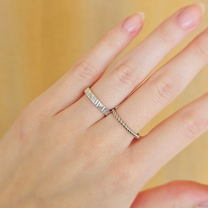 Mads Z Poetry ring i sterlingsølv med snoet mønster – nærbillede af detalje