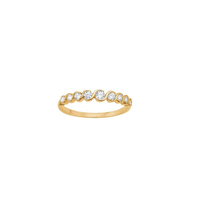 Siersbøl ring i 8 karat guld med klare kubiske zirkonia sten i elegant design.