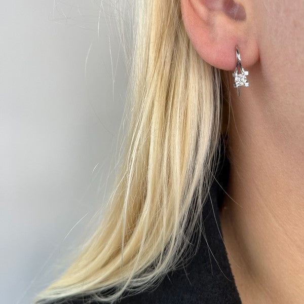 Kleopatra ørebøjler i 14 karat hvidguld med diamanter (0,10–0,50 ct)