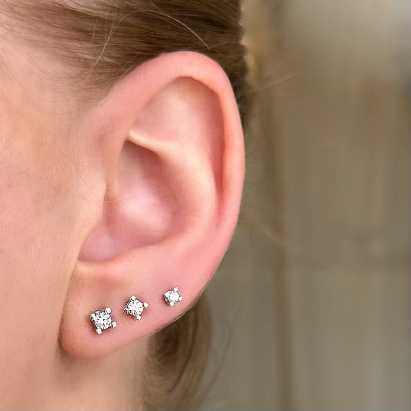 Kleopatra ørestikker i 14 kt hvidguld med diamant (0,10–0,50 ct)