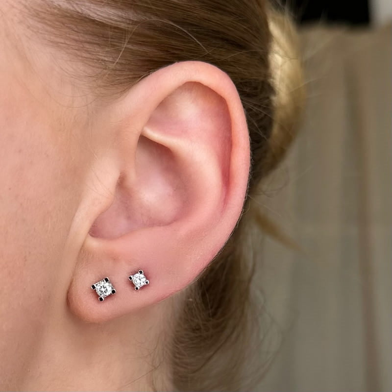 Kleopatra ørestikker i 14 kt hvidguld med diamant (0,10–0,50 ct)