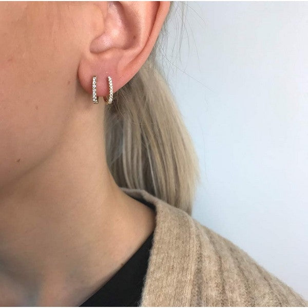 Dazzling creoler i 14 kt guld med 0,12 ct diamanter fra Scrouples