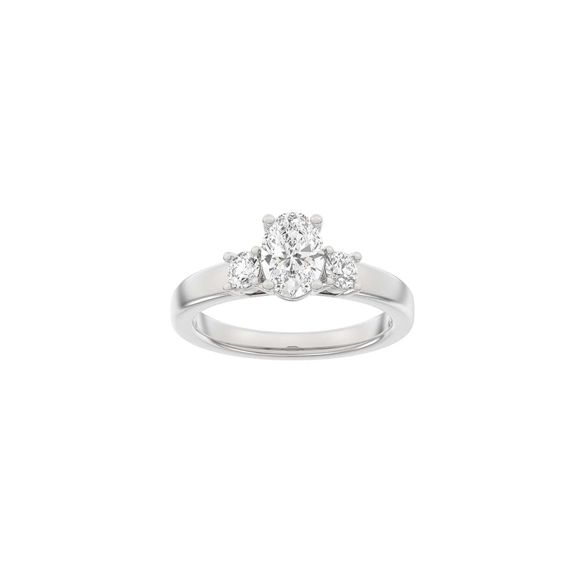 Classic oval ring i 14 karat rhodineret hvidguld med 3 lab-grown diamanter fra Siersbøl Luxury.