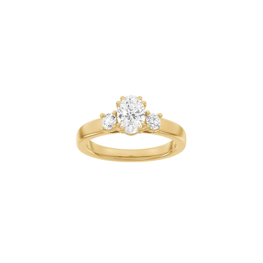 Luxury oval ring fra Siersbøl i 14 karat guld med 1,33 ct lab-grown diamanter i oval og rund facon.