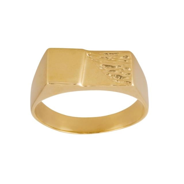 Signetring Son of Noa fra Nordahl Andersen i 8 eller 14 karat guld med grafisk topflade i hamret og blankt design.