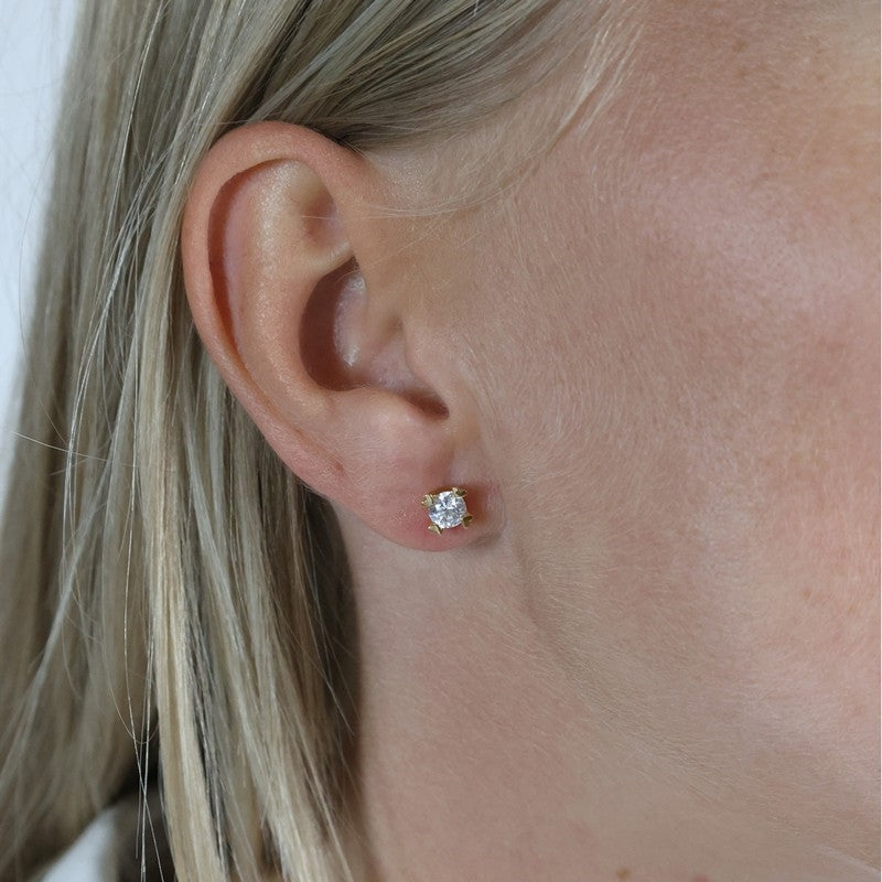 Mary diamantøreringe fra Aagaard i 14 kt guld med lab-grown diamanter 2 x 0,25–0,75 ct