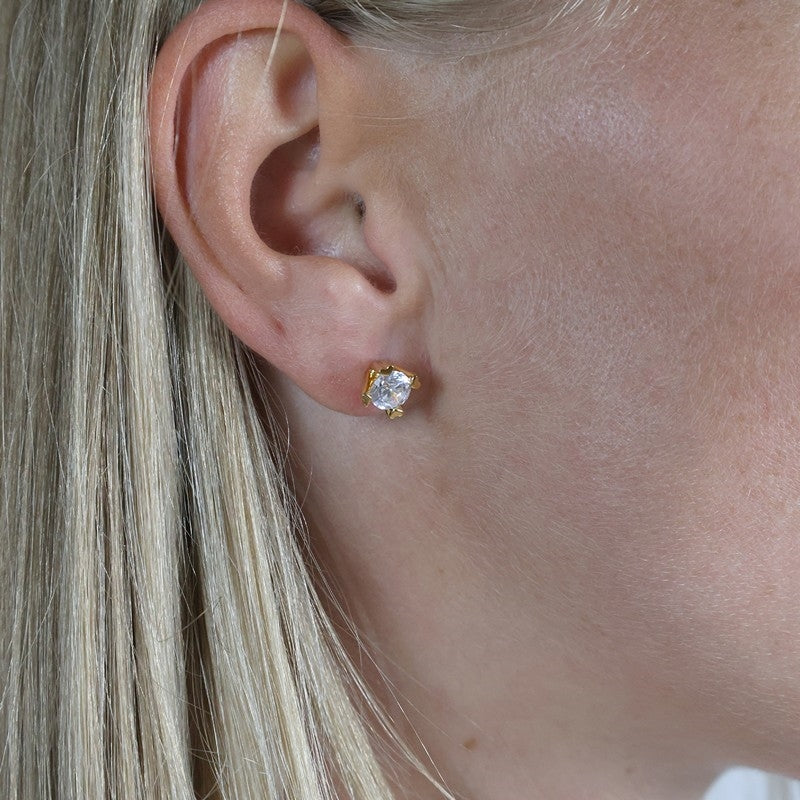 Mary diamantøreringe fra Aagaard i 14 kt guld med lab-grown diamanter 2 x 0,25–0,75 ct