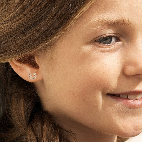 Blomdahl øreringe i medicinsk plast med regnbue zirkonia, 7 mm