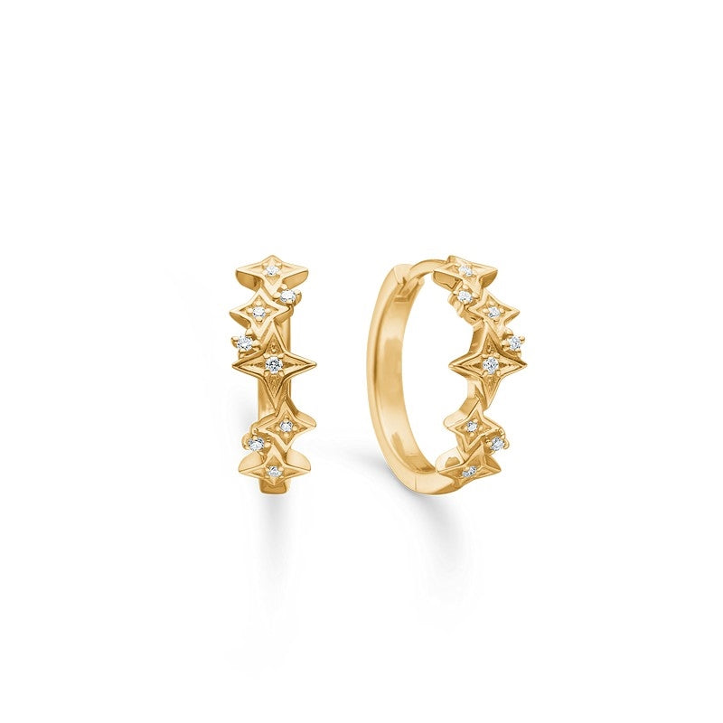 Vesper creoler i 14 karat guld med 0,06 ct diamanter fra Mads Z Gold Label – stjerneformede hoops.