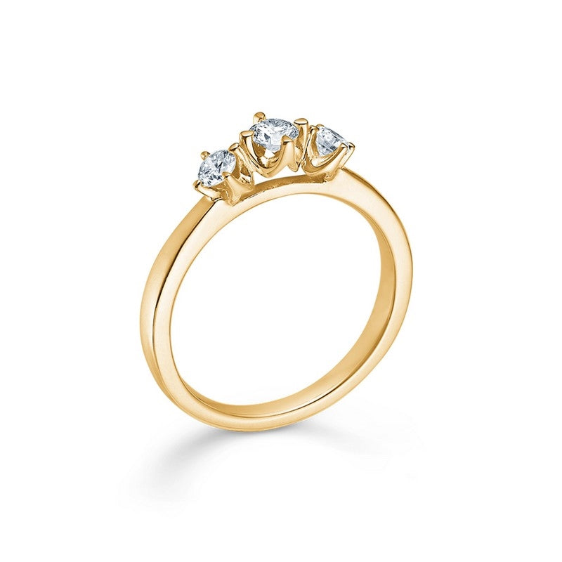 CROWN trinity ring i 14 karat guld med 0,17 ct diamanter fra Mads Z