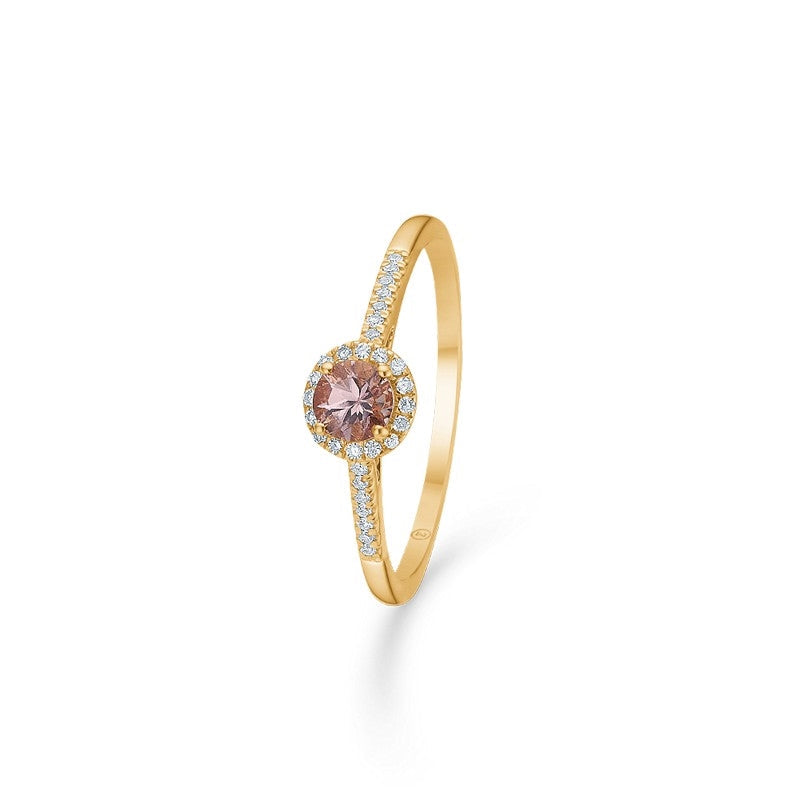 Madeleine ring fra Mads Z i 14 karat guld med rosa granat og diamanter i rund facon.