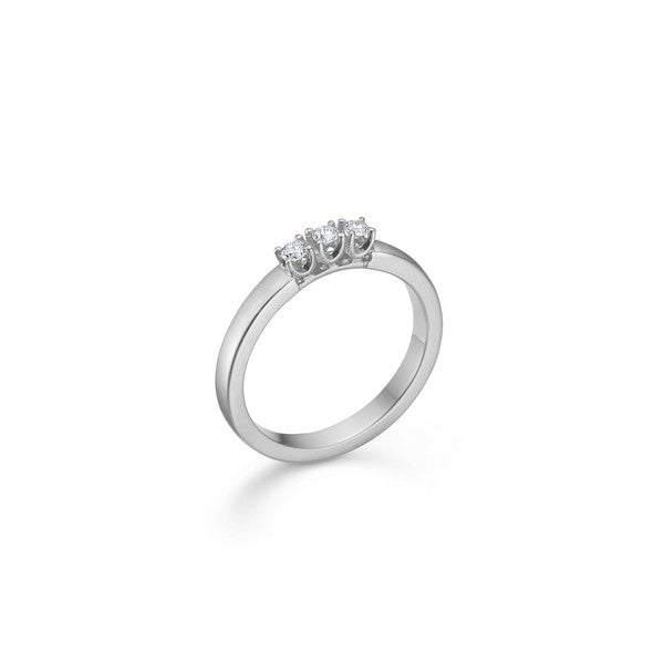 Crown alliancering i 14 karat hvidguld med 0,12 ct diamanter fra Mads Z – elegant ring med tre diamanter i grab-indfatning.