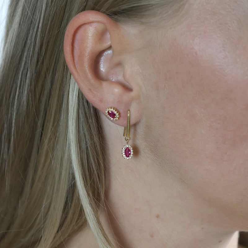 Aagaard ørebøjler i 8 kt guld med rubin og diamanter