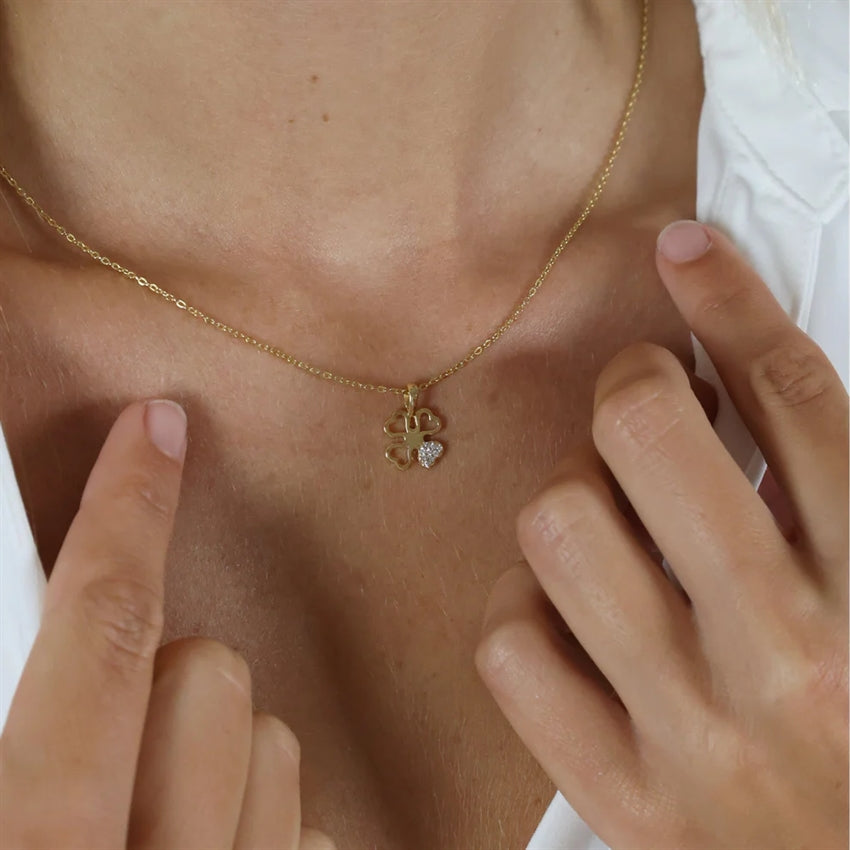Aagaard halskæde i 8 kt guld med kløver vedhæng og zirkonia 45 cm
