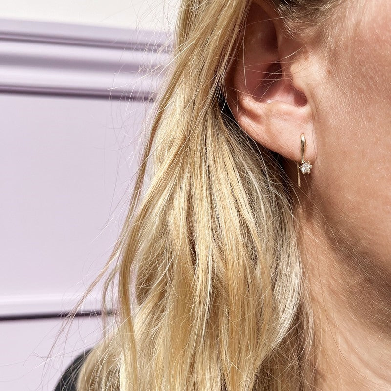 Vida ørehængere fra Scrouples i 8 kt guld med 0,06–0,30 ct diamanter