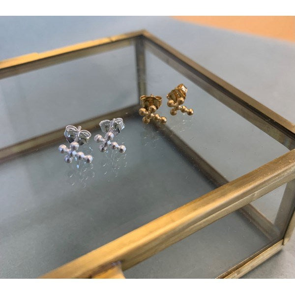 Cross ørestikker i sterlingsølv – Pernille Corydon