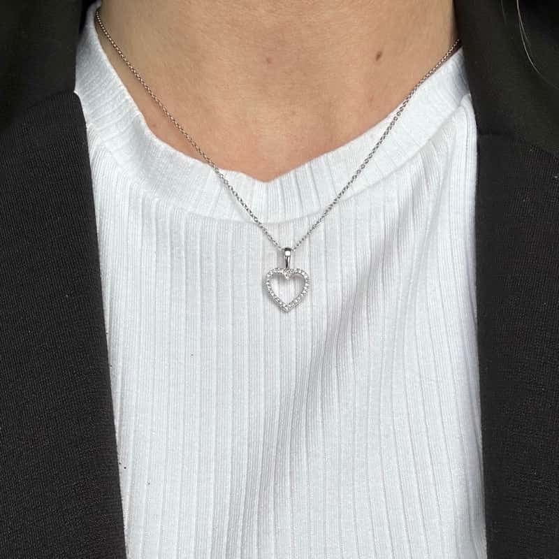 Siersbøl hjertevedhæng i 14 kt hvidguld med 0,09 ct diamanter og sølvkæde 42+3 cm