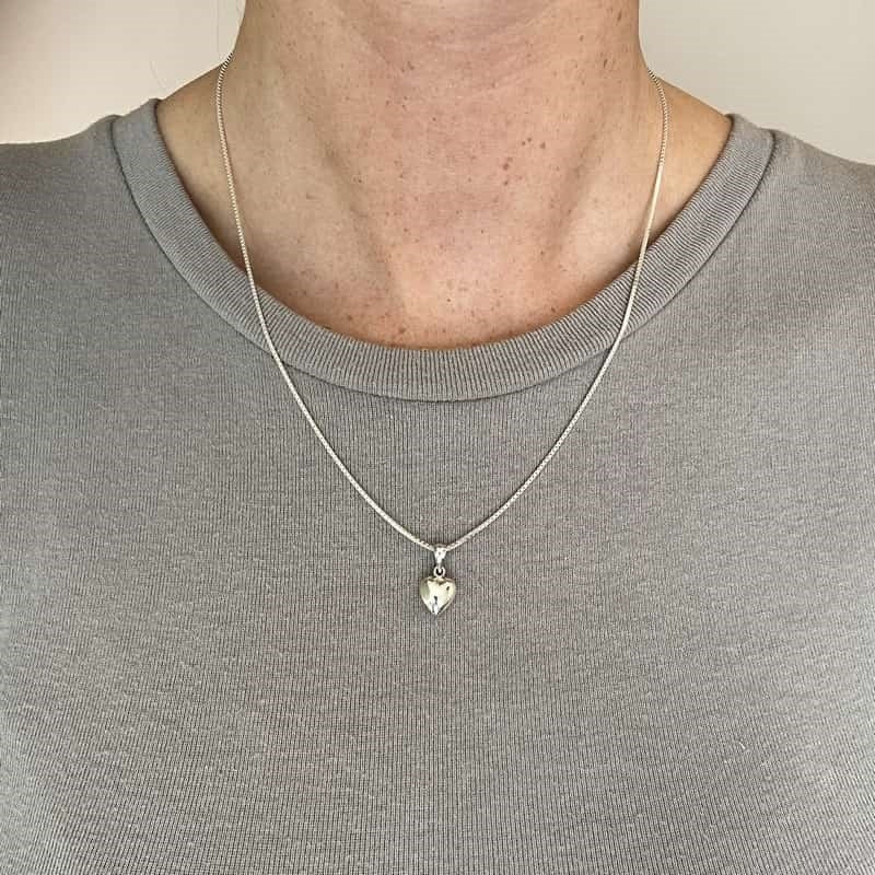 Hjerte vedhæng i rhodineret sølv fra Nordahl Andersen 8 mm