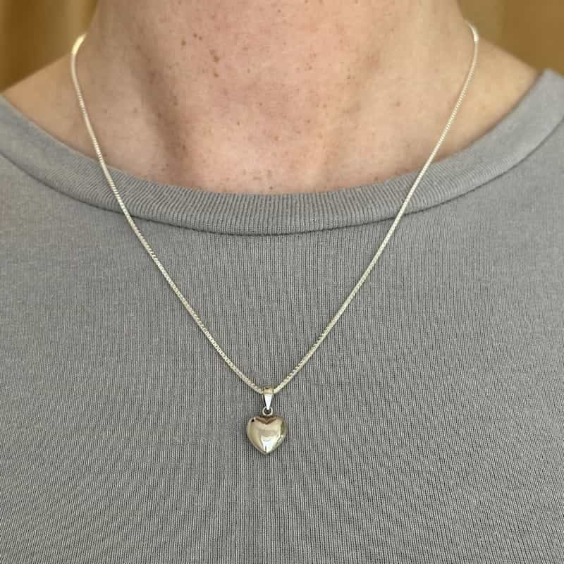 Hjerte vedhæng i rhodineret sølv fra Nordahl Andersen 8 mm