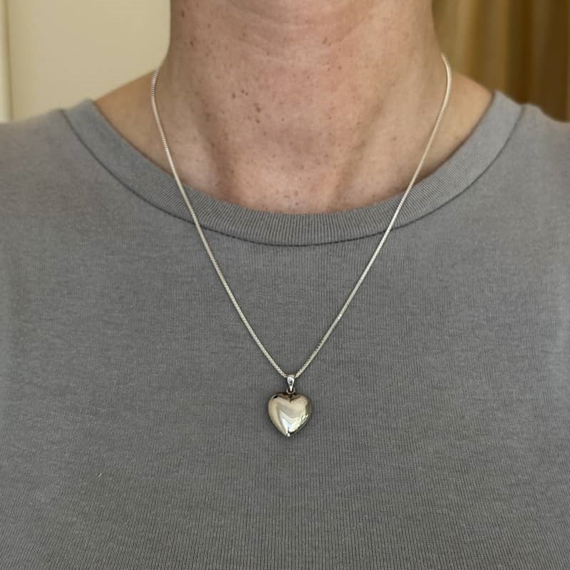 Hjerte vedhæng i rhodineret sølv fra Nordahl Andersen 8 mm