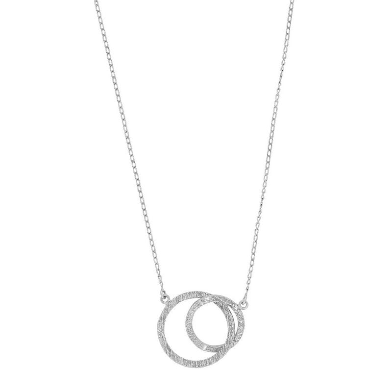 LOOK52 halskæde i sølv fra Nordahl Jewellery med banket vedhæng bestående af to sammenflettede ringe.