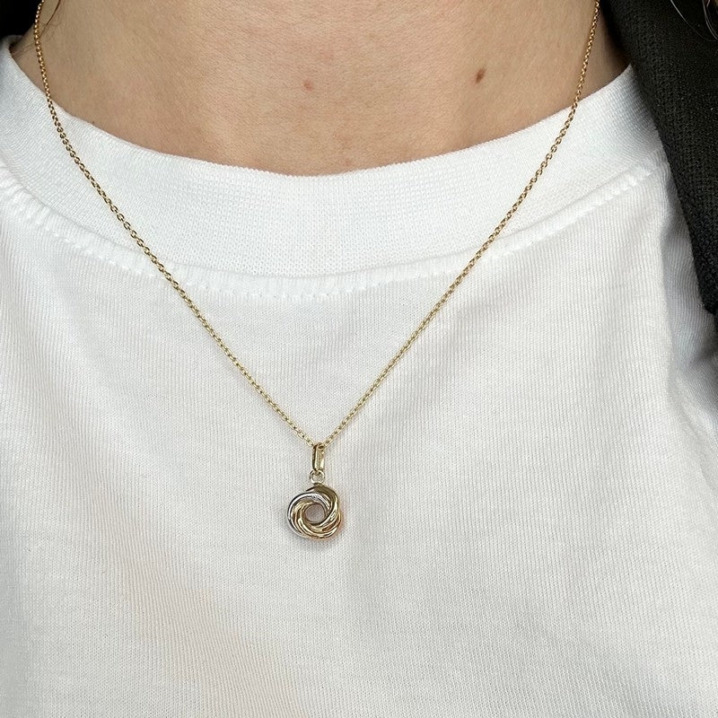 Siersbøl vedhæng i 8 kt guld, tre farver med zirkonia og forgyldt sølvkæde 42+3 cm