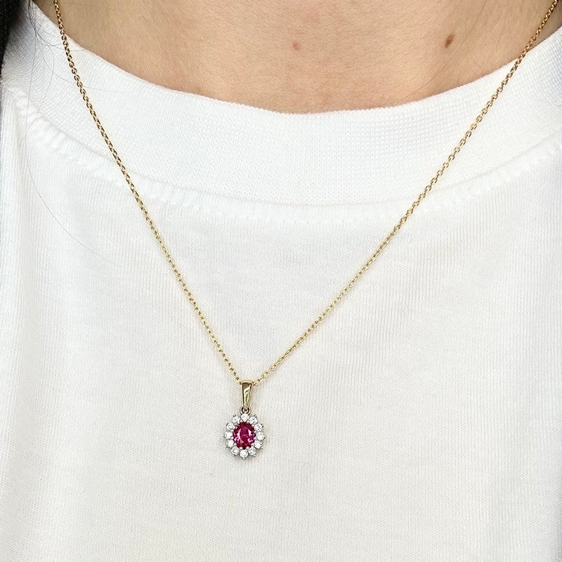 Siersbøl rosetvedhæng i 8 kt guld med rubin og zirkoner inkl. kæde