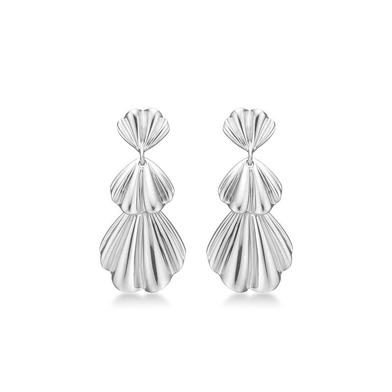 Velvet øreringe i rhodineret 925 sterlingsølv med draperingsinspirerede led fra Mads Z.