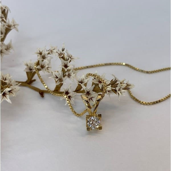 Kleopatra vedhæng i 14 karat guld med diamant (0,05–0,50 ct)