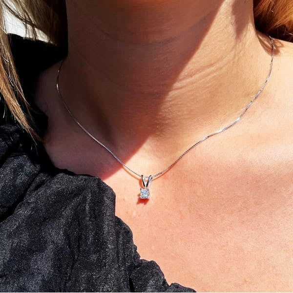 Kleopatra vedhæng i 14 kt hvidguld med diamant 0,05–0,50 ct