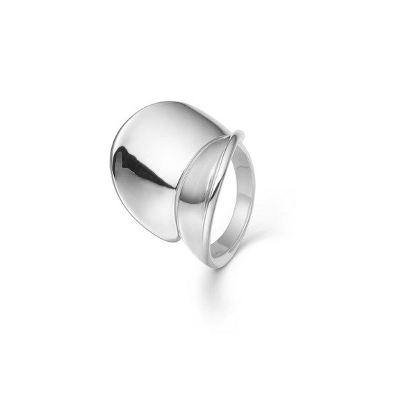 Sidney ring i sterlingsølv fra Mads Z Silver Label med arkitekturinspireret, skulpturelt design.