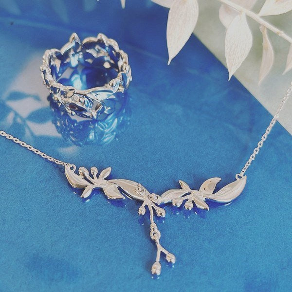 Olive Love halskæde fra Mads Z i sterlingsølv med bladmotiv