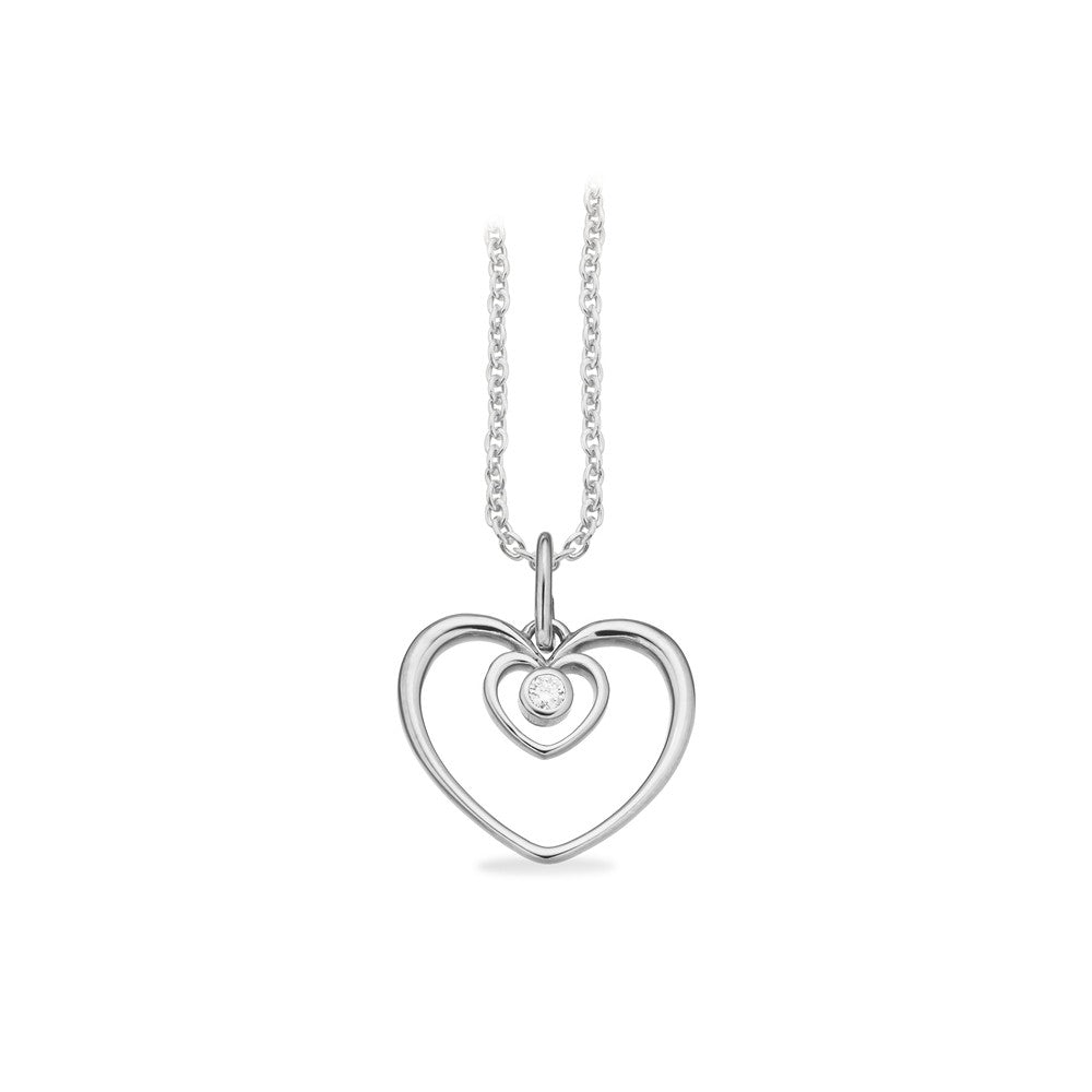 Scrouples hjerte i hjerte vedhæng i 8 kt hvidguld med 0,02 ct diamant og rhodineret sølvkæde 42–45 cm.