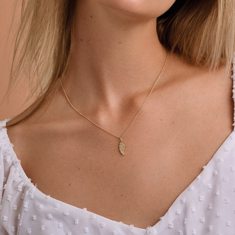 Melfia vedhæng i 14 karat guld med englevinge og zirkonia