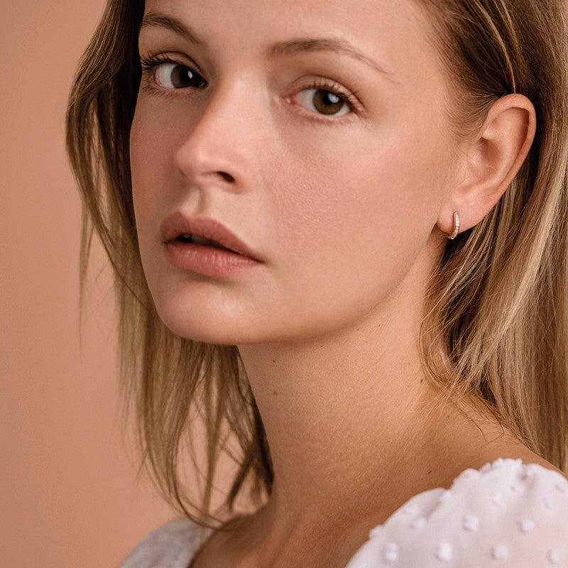 Melfia creoler i 14 karat guld med hvide zirkonia 12,5 mm