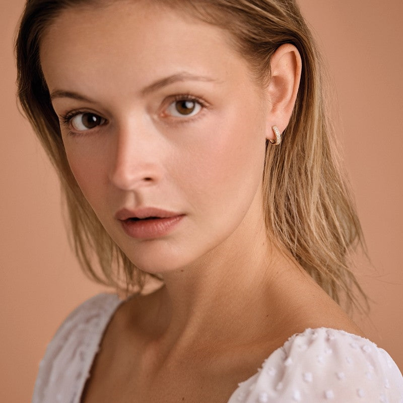 Melfia creoler i 14 karat guld med zirkonia 15 mm