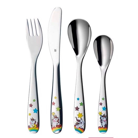 NOA Kids bestiksæt med enhjørning fra Nordahl Andersen i rustfrit stål – 4 dele børnebestik med farverige enhjørningemotiver.