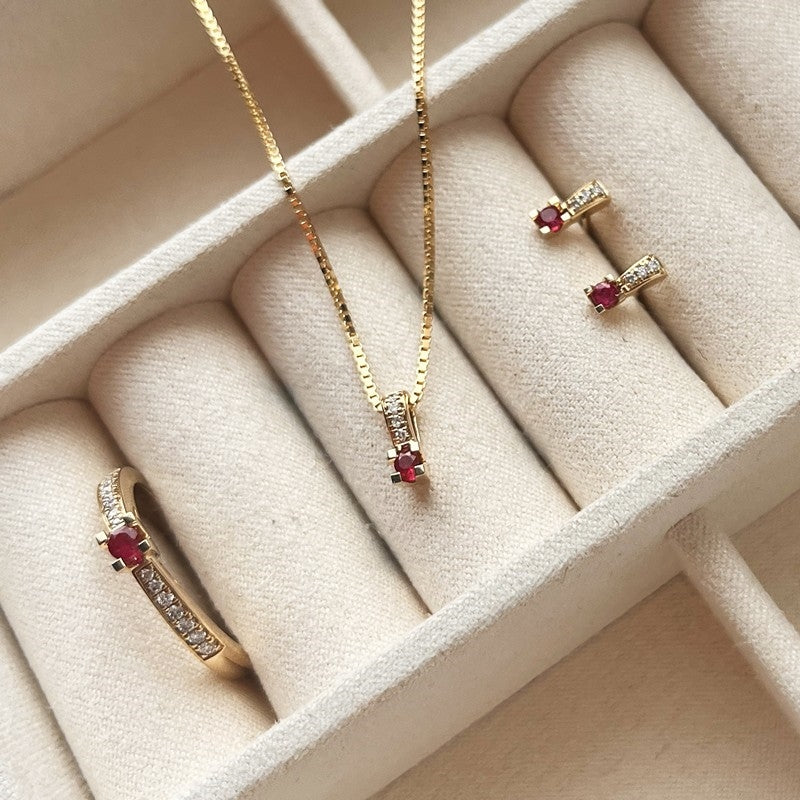 Kleopatra Queen øreringe i 14 karat guld med rubiner og 0,03 ct diamanter