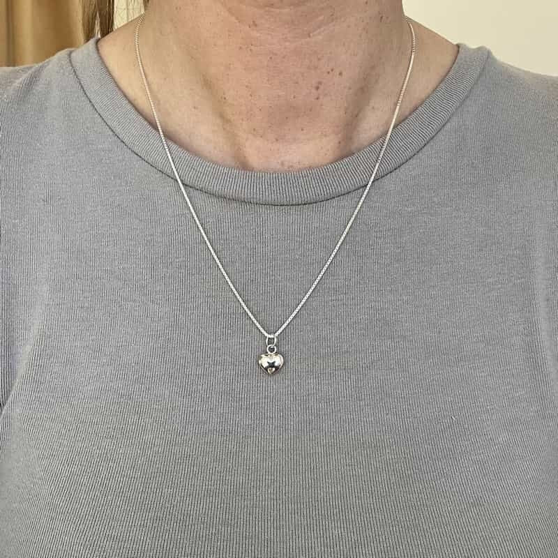 Siersbøl hjertevedhæng i rhodineret sølv 15 x 9 mm