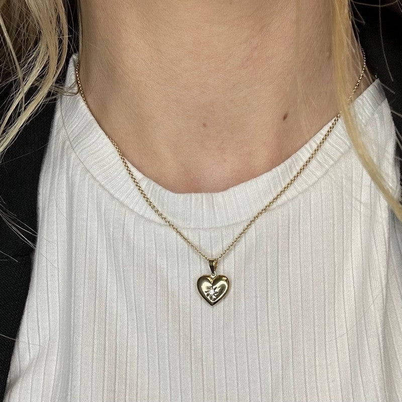 Siersbøl hjertevedhæng i 8 karat guld med zirkon, 13 mm