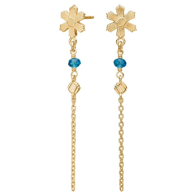 Nordahl Andersen ørehængere i 18 karat forgyldt sølv med rillet blomst og blå sten – Nordahl Jewellery.