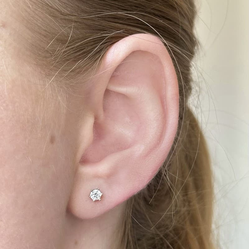 Siersbøl ørestikker i 8 karat guld med zirkonia 3,5 mm