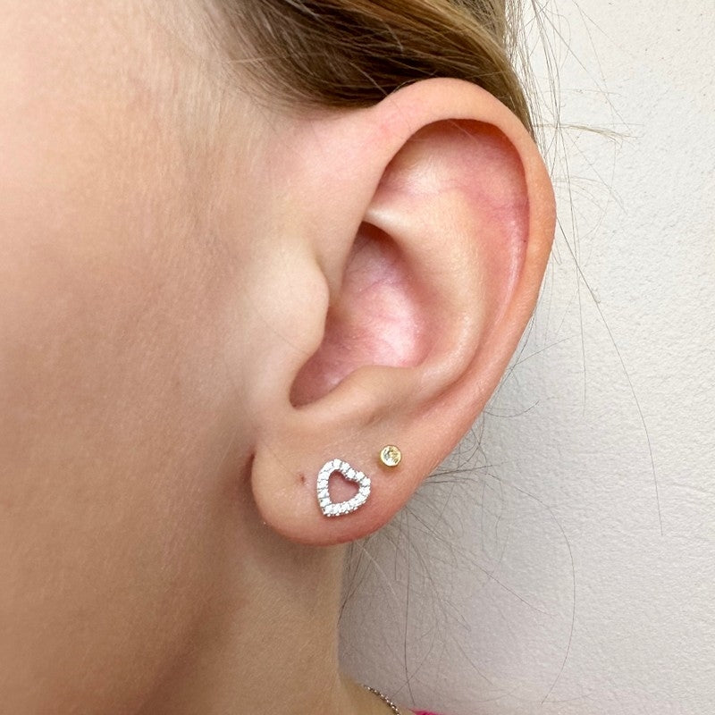 NOA Kids hjerte ørestikker i rhodineret sølv med zirkonia fra Nordahl Andersen